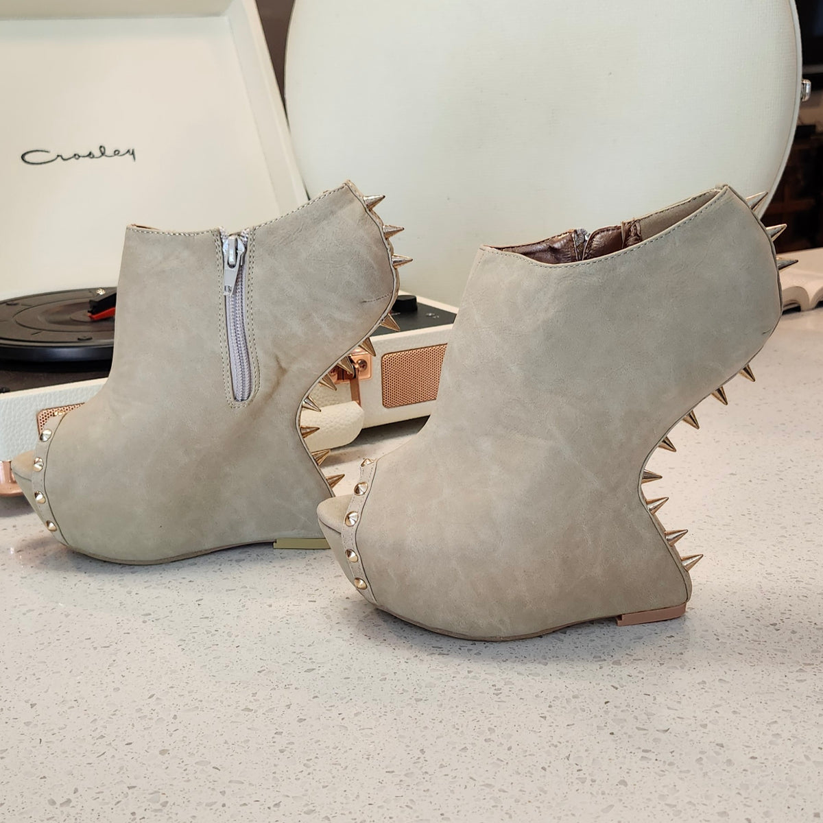 Beige Dragon Heel