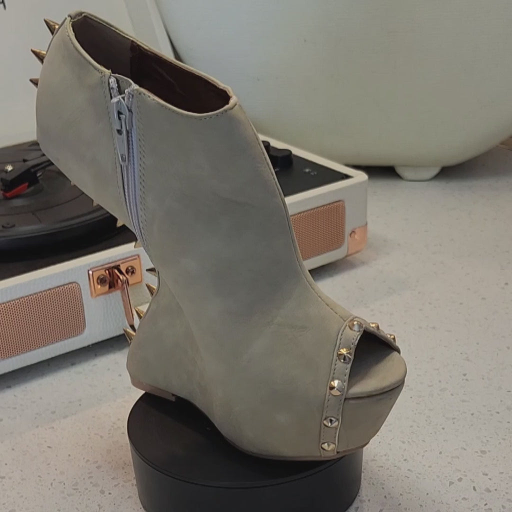 Beige Dragon Heel